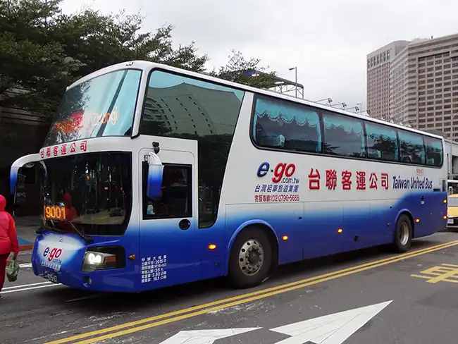 traveling in taiwan via charter bus